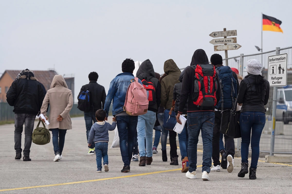 Xaricdə İltica (Sığınacaq) və Sosial Media Tələləri: Real Faktlar, Qanunlar və Leqal Yollar (2026)